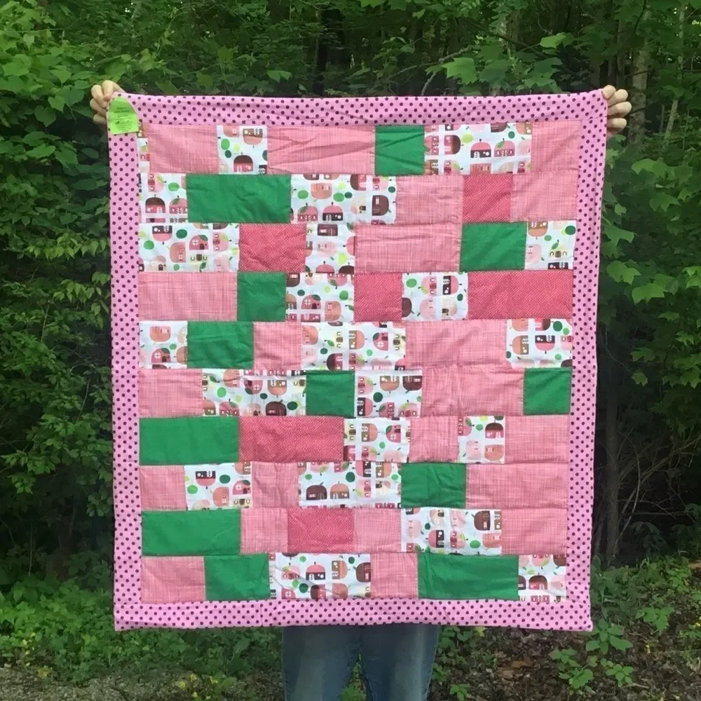 NWT Hand Crafted Pink & Green Acorn Houses Quilt